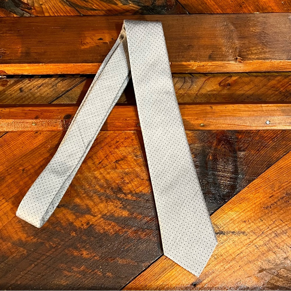 Elegant Gray Textured Tie for Timeless Style